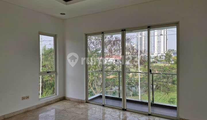 Rumah 556 m2 Golf Residence Kemayoran, Ada Kolam Renang! Rumah 556 m2 Golf Residence Kemayoran, Ada Kolam Renang!