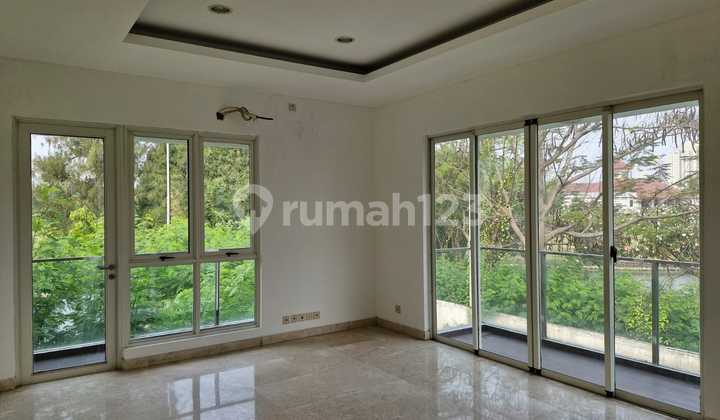 Rumah 556 m2 Golf Residence Kemayoran, Ada Kolam Renang! 2