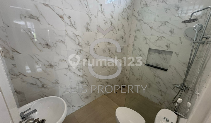 Rumah singgasana pradana Bojongloa Kidul, Bandung SHM Terenovasi 2