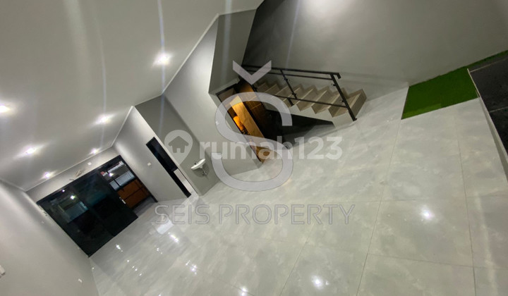 Rumah Bagus Unfurnished SHM Taman Kopo Indah, Bandung