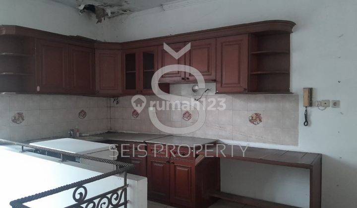 Rumah 2 Lantai Bagus Unfurnished SHM di Sayap Riau, Bandung 2