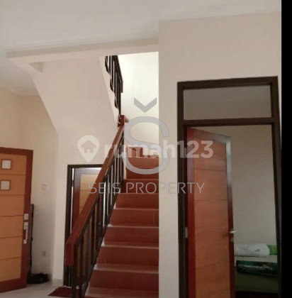 Rumah Bagus Semi Furnished di billabong residence, Bandung
