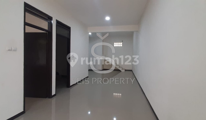 Beautiful House Taman Holis Indah, Bandung Freehold Title