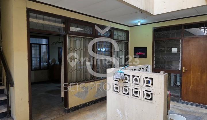 Rumah Butuh Renovasi Unfurnished Bandung Wetan, Bandung SHM 2