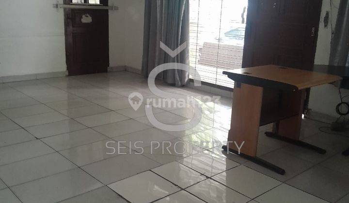 Rumah 2 Lantai Bagus Unfurnished SHM di Sayap Riau, Bandung 1