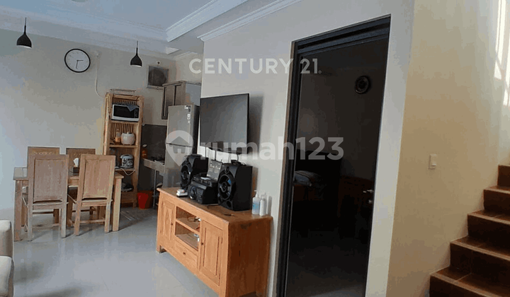 Rumah Strategis dengan Kolam Renang di Royal Tajur Residence 2