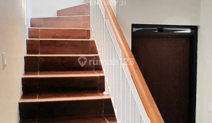 kamar tidur rumah strategis dengan kolam renang