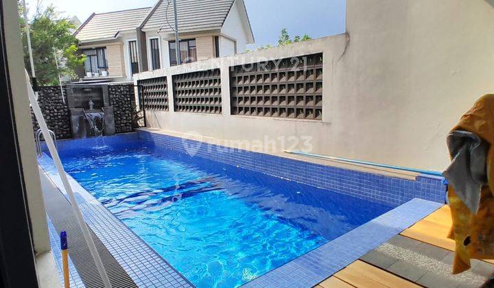 foto lainnya rumah strategis dengan kolam renang