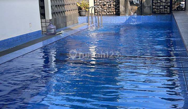 foto lainnya rumah strategis dengan kolam renang