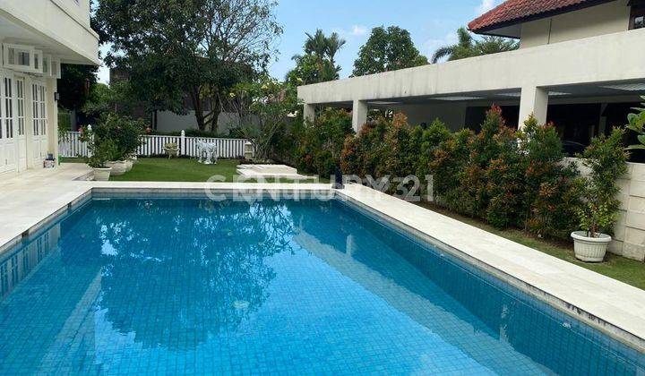 Rumah Mewah Dengan Kolam Renang Rancamaya Golf Estate  1