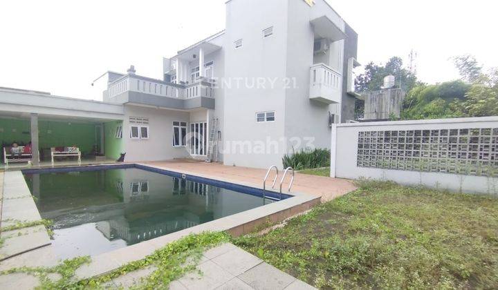 foto lainnya rumah mewah dengan kolam renang