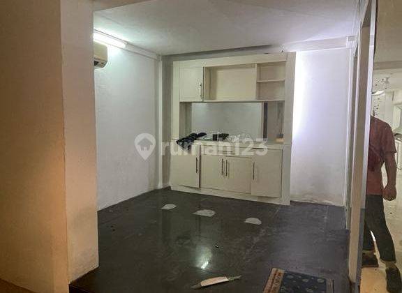 Dijual Cepat Ruko Dutamas Pinggir Jalan Hadap Timur Semi Furnish  2