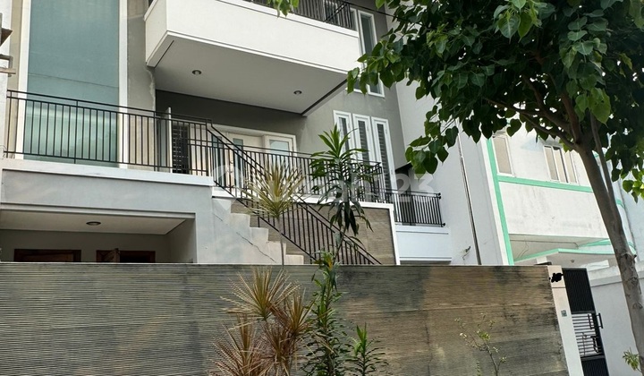 Taman Grisenda dijual rumah hadap taman ukuran 10x20m2 2