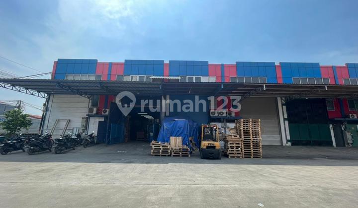 Kosambi, Royal Kosambi Warehouse, there are 2 offices inside. Kosambi, Royal Kosambi Warehouse, there are 2 offices inside.