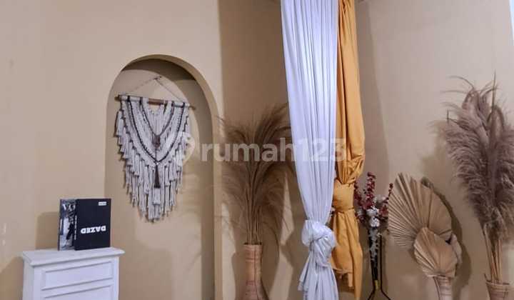 Ready-to-Occupy House in Pamulang with Comfortable and Lush Living, 3+2 BR, 2 Bath.