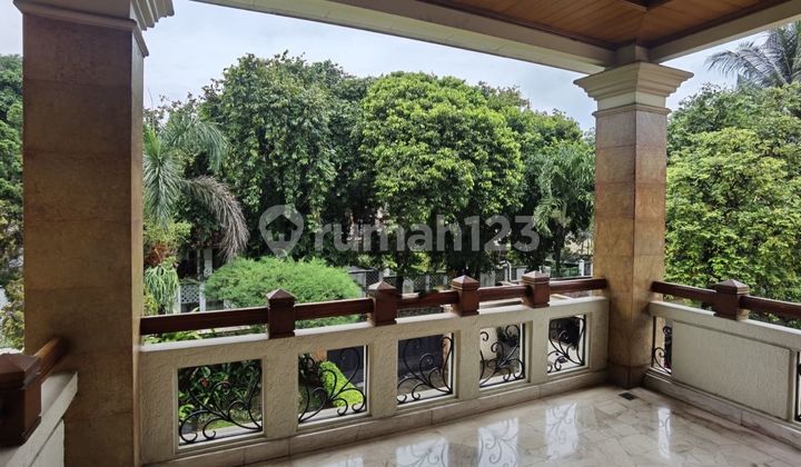 The house is very spacious in Cilandak. 2