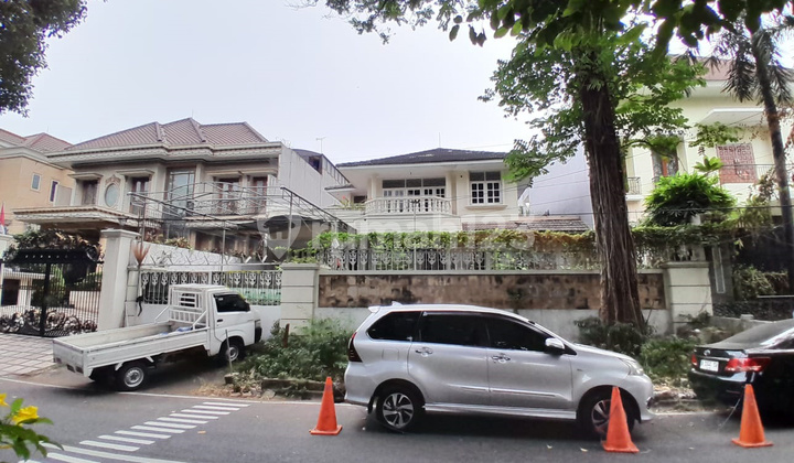 Rumah Tua Hook Hitung Tanah dan Lokasi Premium @Pondok Indah