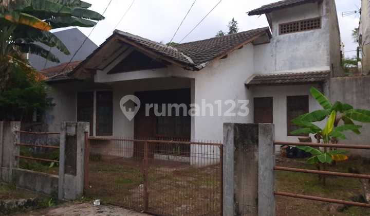 Rumah Strategis Kondisi Apa Adanya dan Halaman Luas @Pamulang