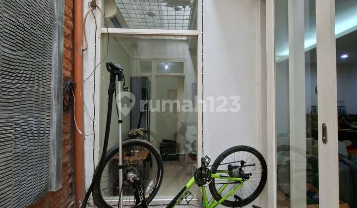 Rumah Cantik 2¼ Lantai Di Bintaro dengan KT 3+1 dan KM 3+1 sudah SHM Baru Renov 2020