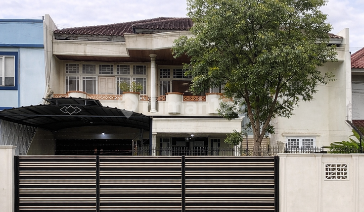 Ready-to-Occupy House Suitable for Office and Business in South Jakarta Ready-to-Occupy House Suitable for Office and Business in South Jakarta