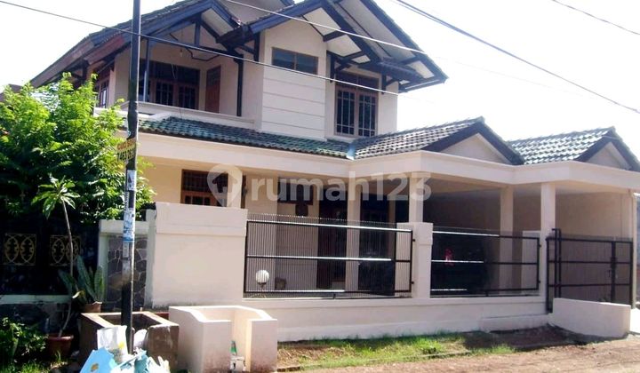 Ready-to-Occupy 2-Story House &amp; Strategic Location in Bukit Nusa Indah