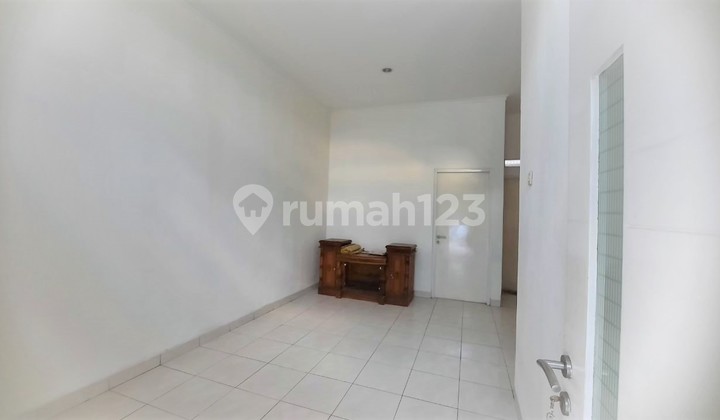 Ready-to-Occupy House with a Comfortable and Lush Residence in Bojong Sari, Depok City 2