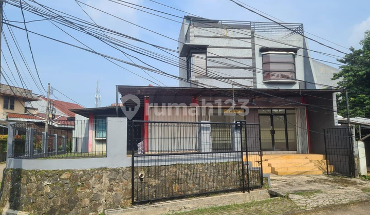 Ready-to-Use Shop House and Strategic Location 2½ Floors @Ciputat Ready-to-Use Shop House and Strategic Location 2½ Floors @Ciputat