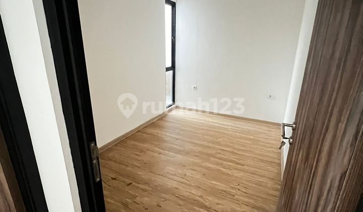 Beautiful Ready-to-Occupy House in Strategic Location Ciputat, 3+1 Bedrooms, 3+1 Bathrooms, SHM Certificate 2