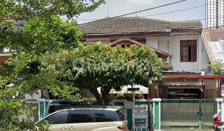 Rumah Luas 2 Lantai SHM Tengah Kota @Kebayoran Baru, Jakarta Selatan