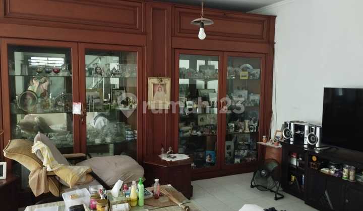 2-Story House with 500 M2 Land Area and 210 M2 Building Area in Bintaro Veteran, South Jakarta