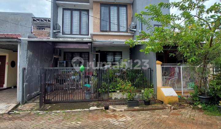 Ready-to-Occupy House with Comfortable Living near Bintaro