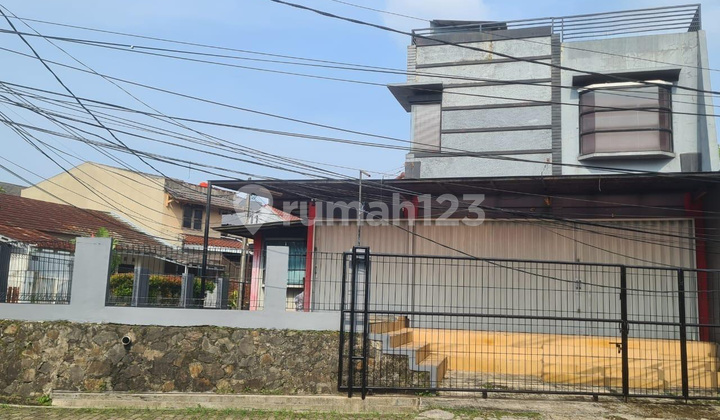 Ready-to-Use Shop House and Strategic Location 2½ Floors @Ciputat Ready-to-Use Shop House and Strategic Location 2½ Floors @Ciputat