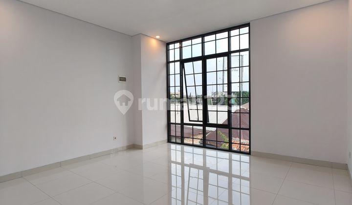 New 3-Story House with Rooftop in a Strategic Location at Jatinegara 2