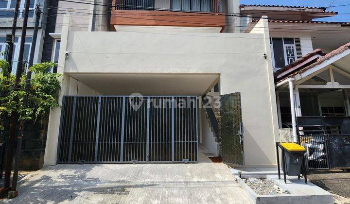 Turun Harga Rumah Baru 4 Lantai Design Modern Dalam Komplek 1