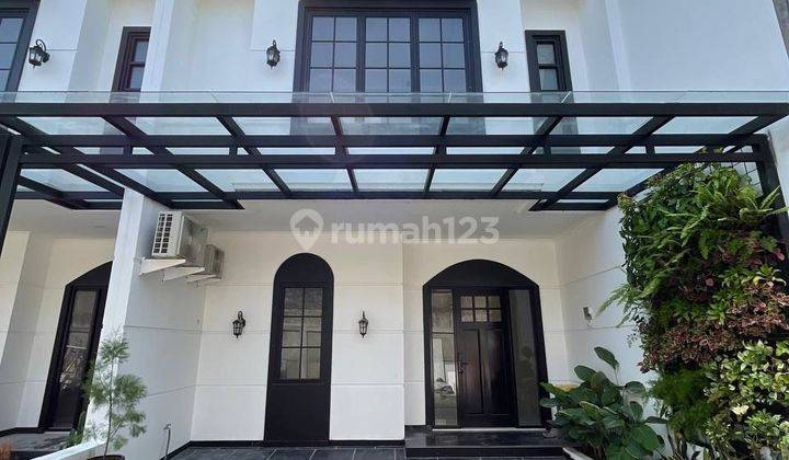 Rumah classic dalam komplek dengan kolam renang pribadi di Joglo 1