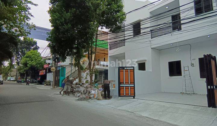 Rumah baru 2 lantai siap huni dalam komplek di Kalisari 1