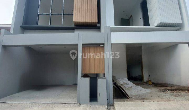 Rumah baru lokasi strategis dalam komplek di Kayu putih 1