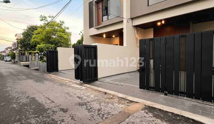 Rumah Baru 2 Lantai Dalam Komplek Bebas Banjir di Rawamangun 2