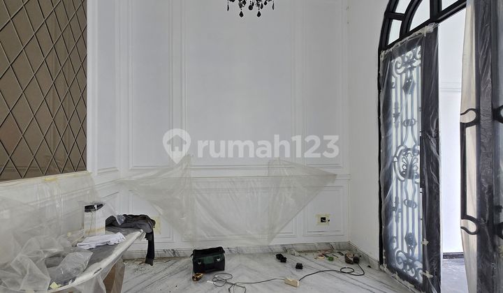 New House American Classic Design with Ecopark Garden View in Tebet