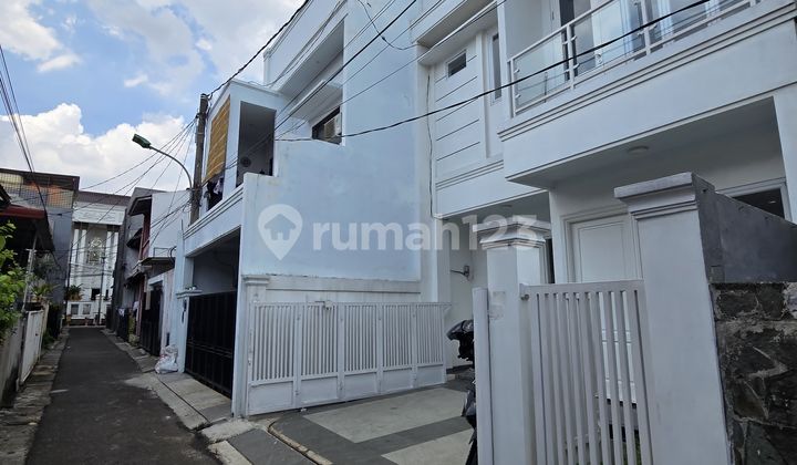 Rumah Baru Dalam Komplek One Gate Siap Huni di Pondok Kelapa 2