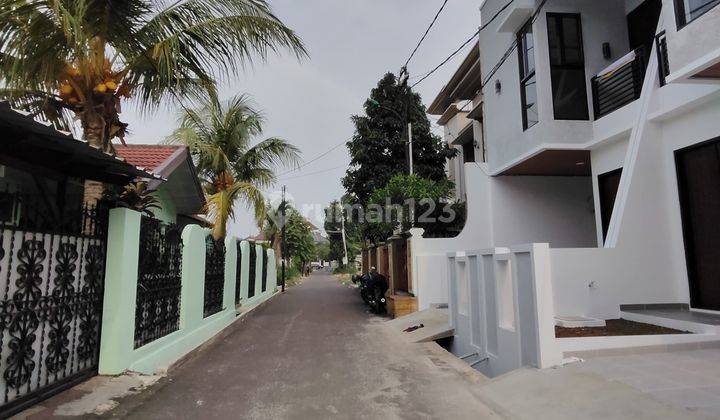 Rumah Baru 3 Lantai Siap Huni Dalam Komplek Rawamangun 2