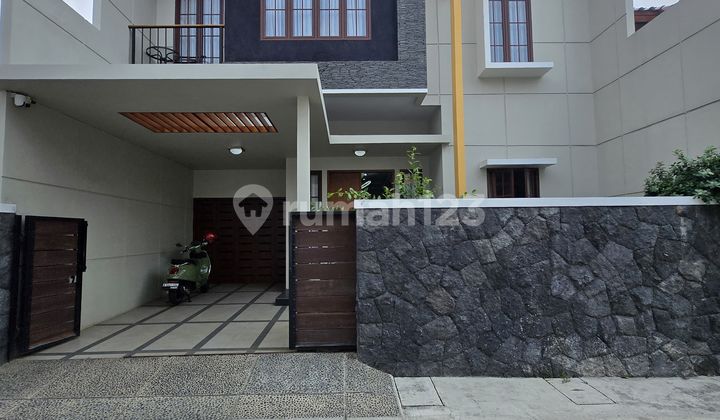 Modern Minimalist House in a One-Gate Complex in Rawamangun