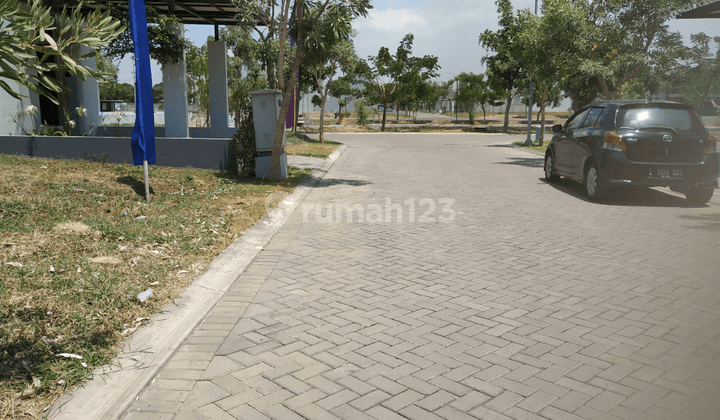 Rumah baru gress siap huni. Ada 2 AC, ada internet 6
