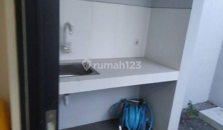 Rumah baru gress siap huni. Ada 2 AC, ada internet 11