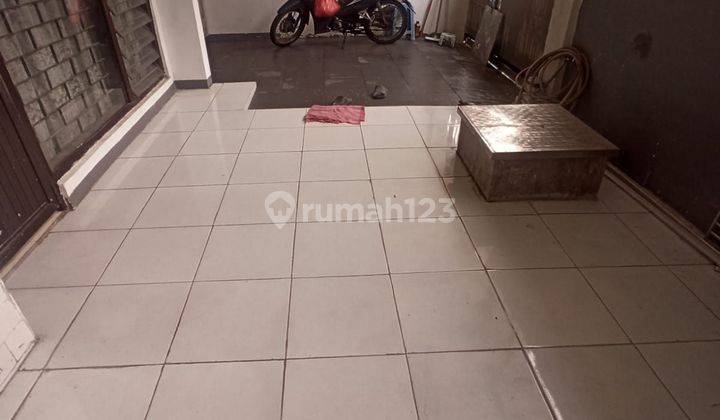 tampak depan rumah di pondok candra shm