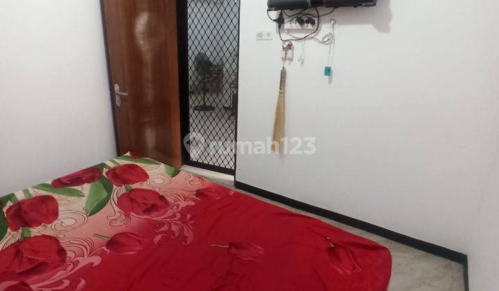 kamar tidur rumah di pondok candra shm