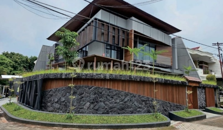 Snow Roof House. Waterfall and Pond. Complete Pantry. Tank and Pump. Strategic Location and 3-Car Wide Row Road. 2