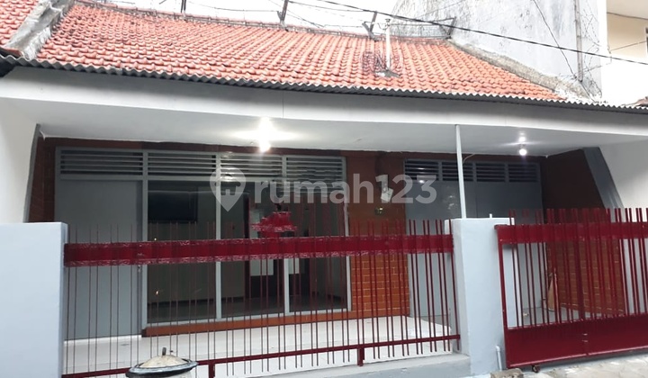 Rumah Sangat Terawat Di Ngagel. Lokasi Pusat Kota. Strategisno Banjir