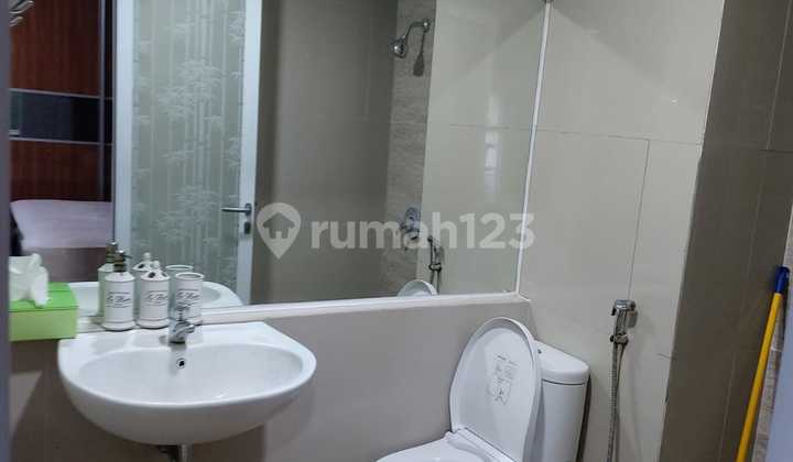 kamar mandi apartmen puncak permai 2 br