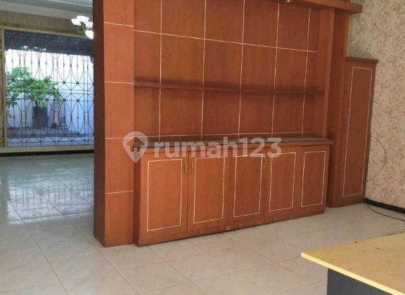 House on Main Street Dharmahusada Mas Surabaya